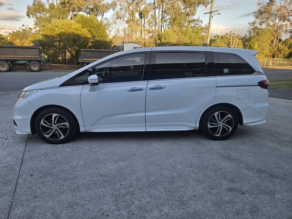 2015 Honda Odessey Vti- L Luxury 4.jpg